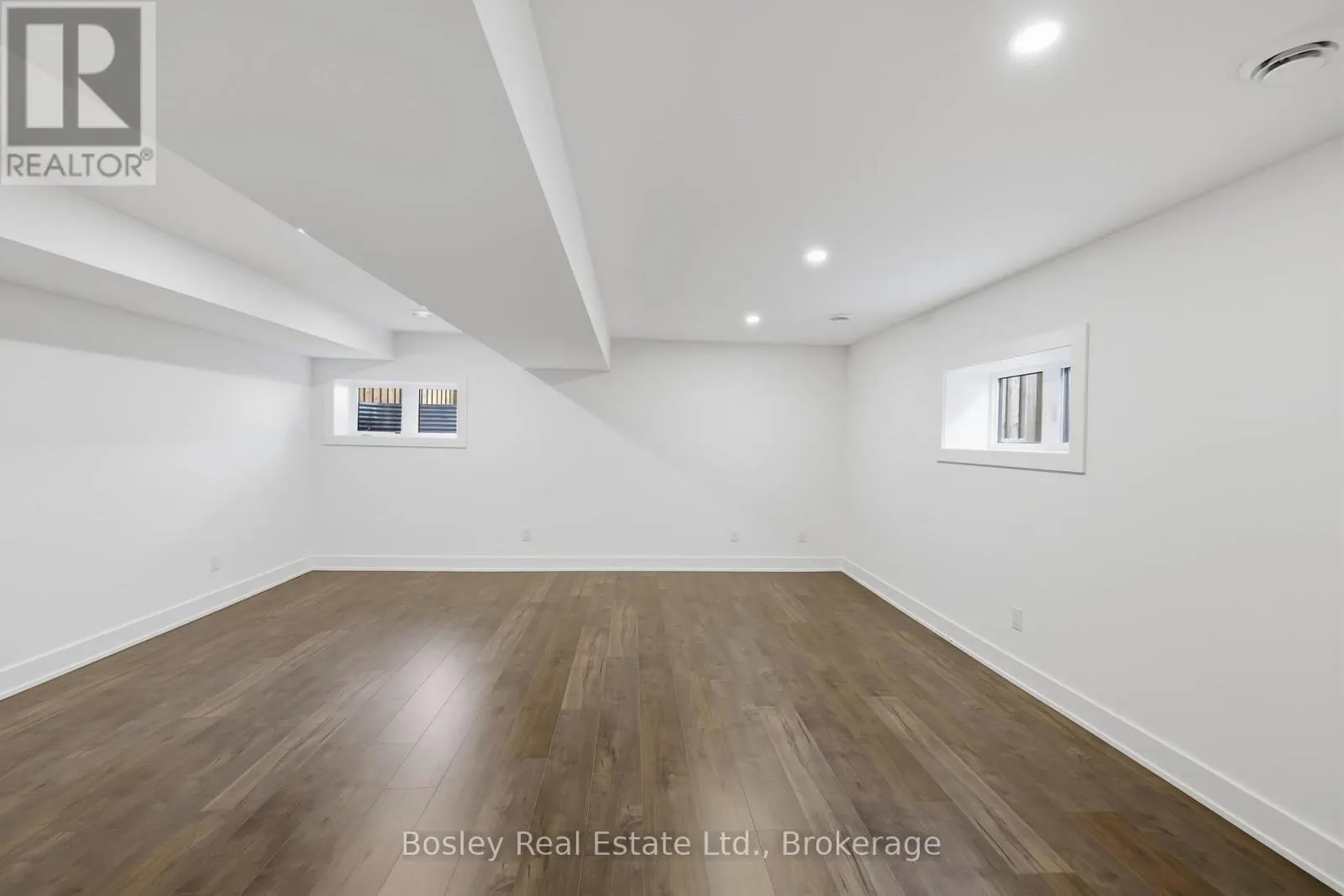 134 WHITE OAK CRESCENT