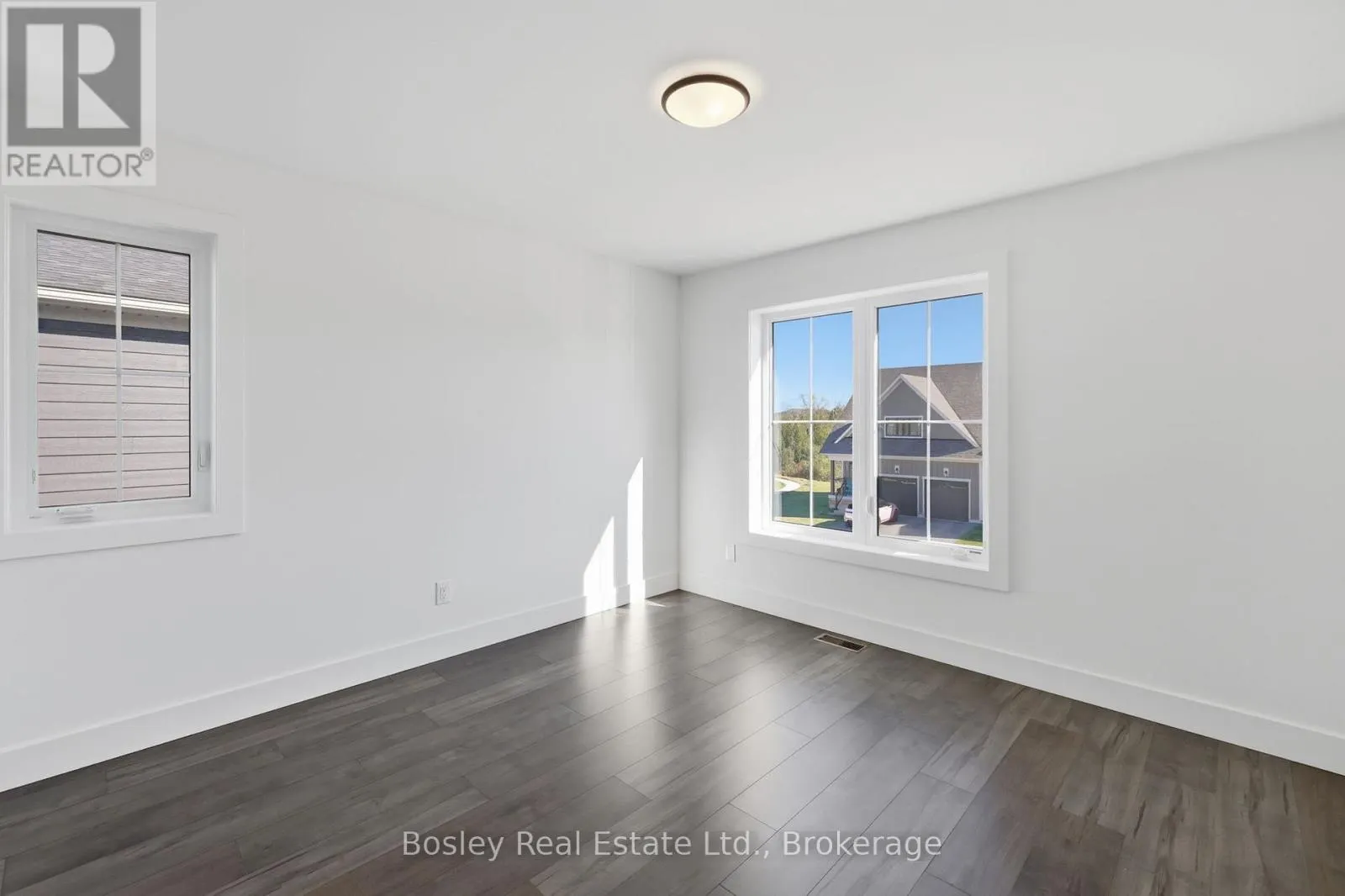 134 WHITE OAK CRESCENT