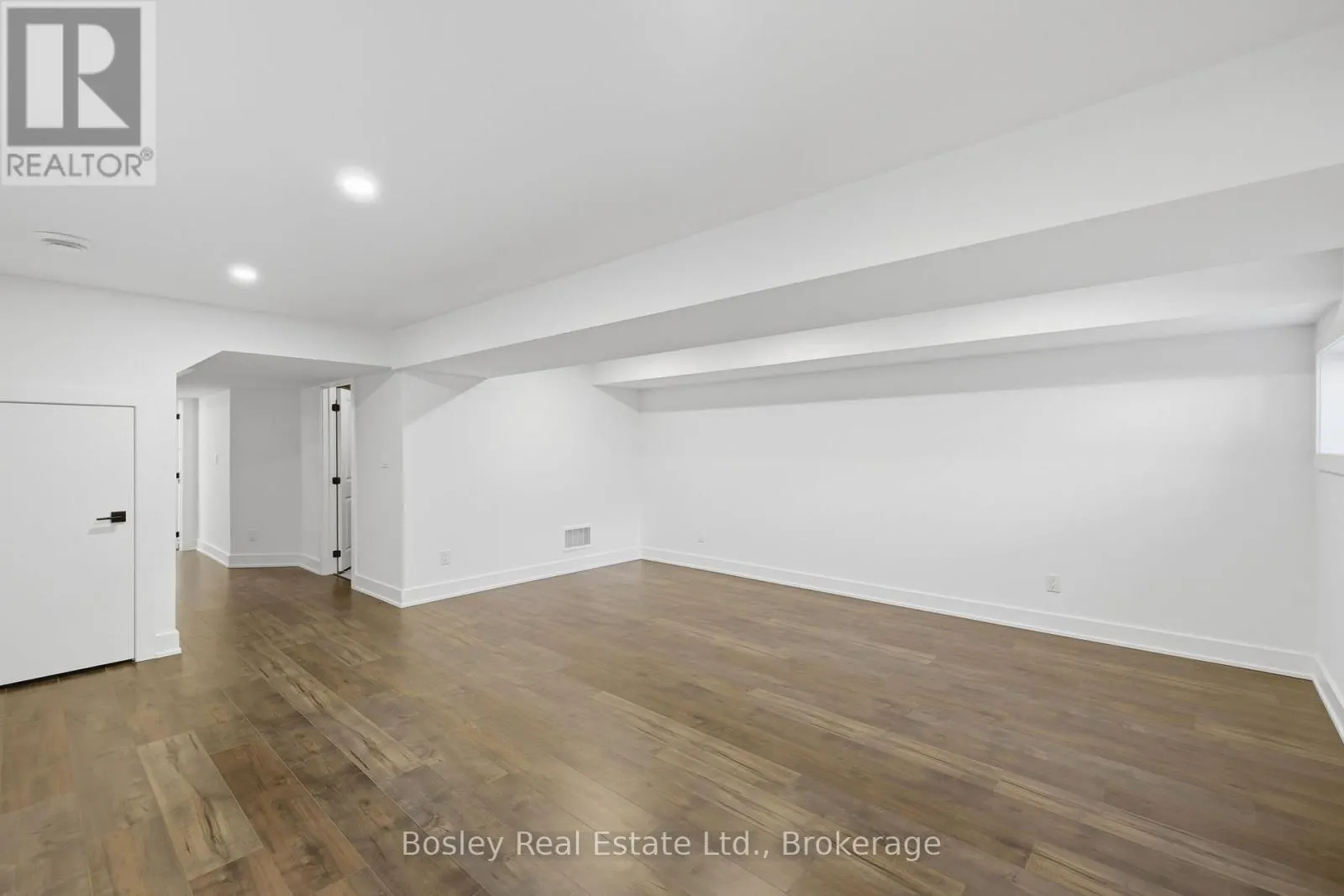134 WHITE OAK CRESCENT