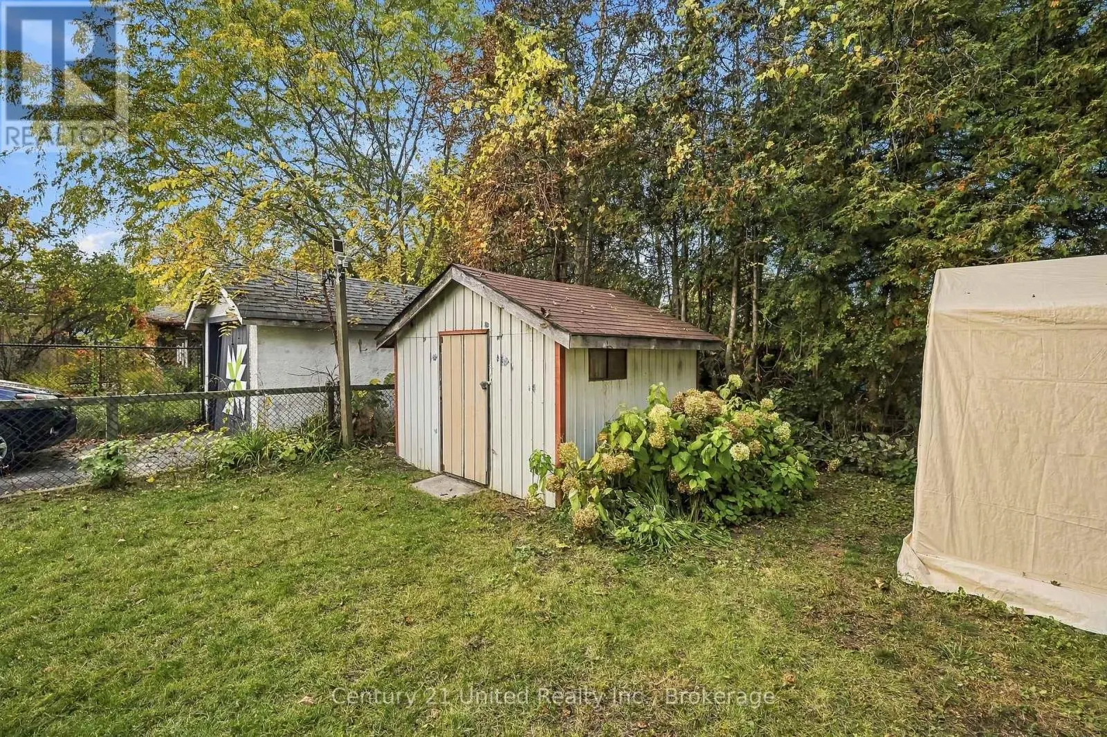 164 UNIVERSITY AVENUE W