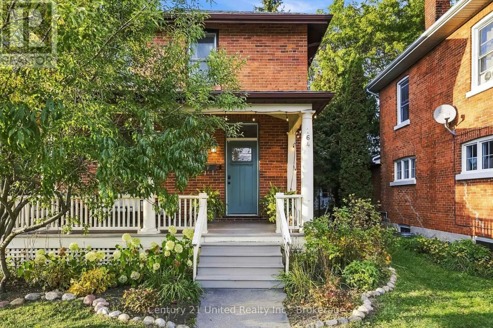 164 UNIVERSITY AVENUE W