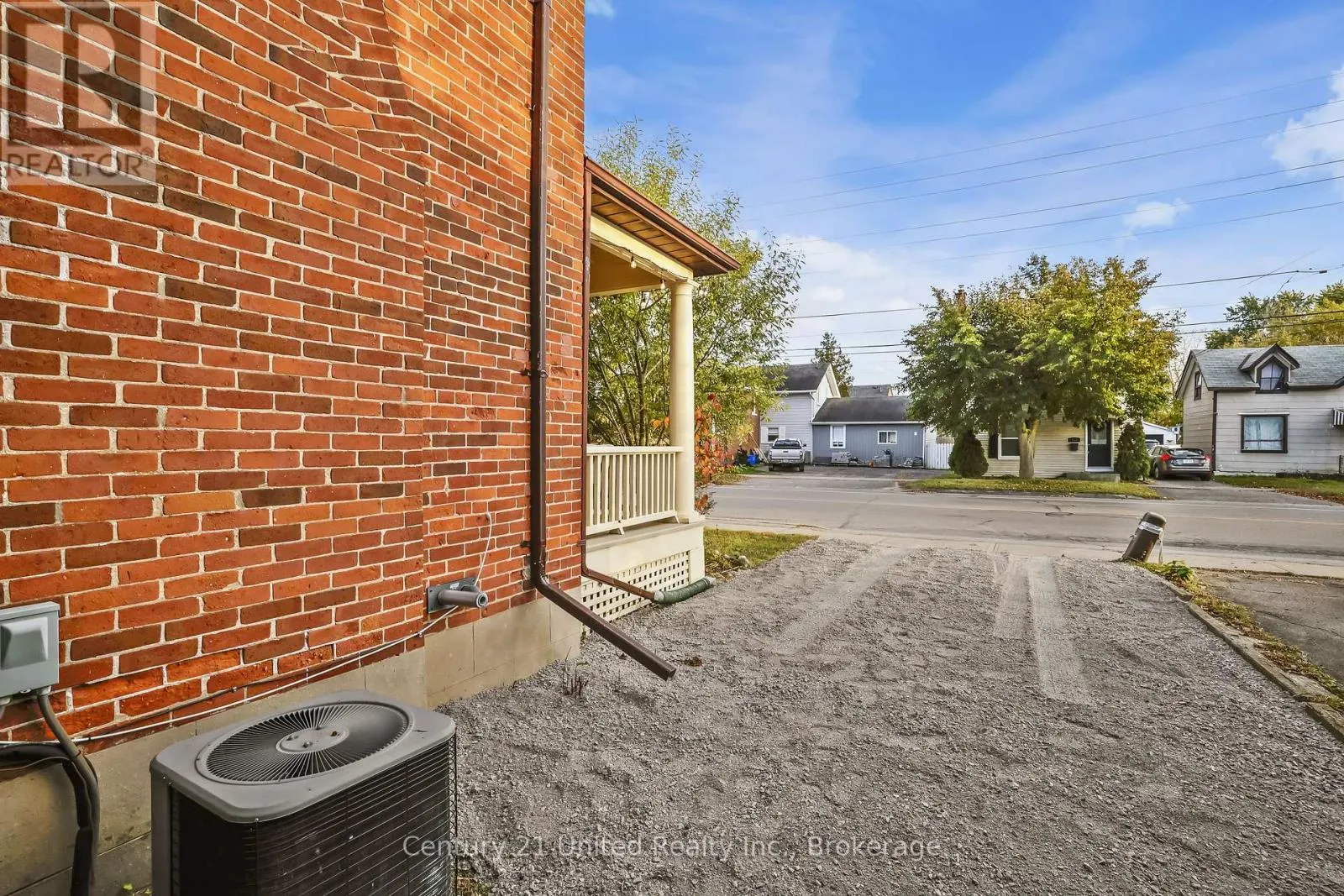 164 UNIVERSITY AVENUE W