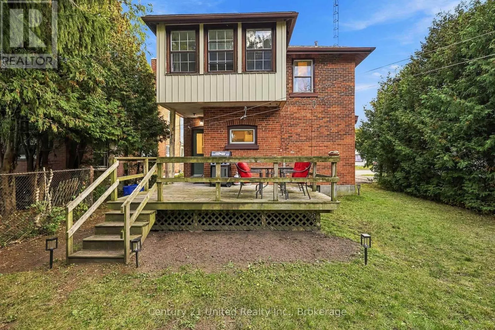 164 UNIVERSITY AVENUE W