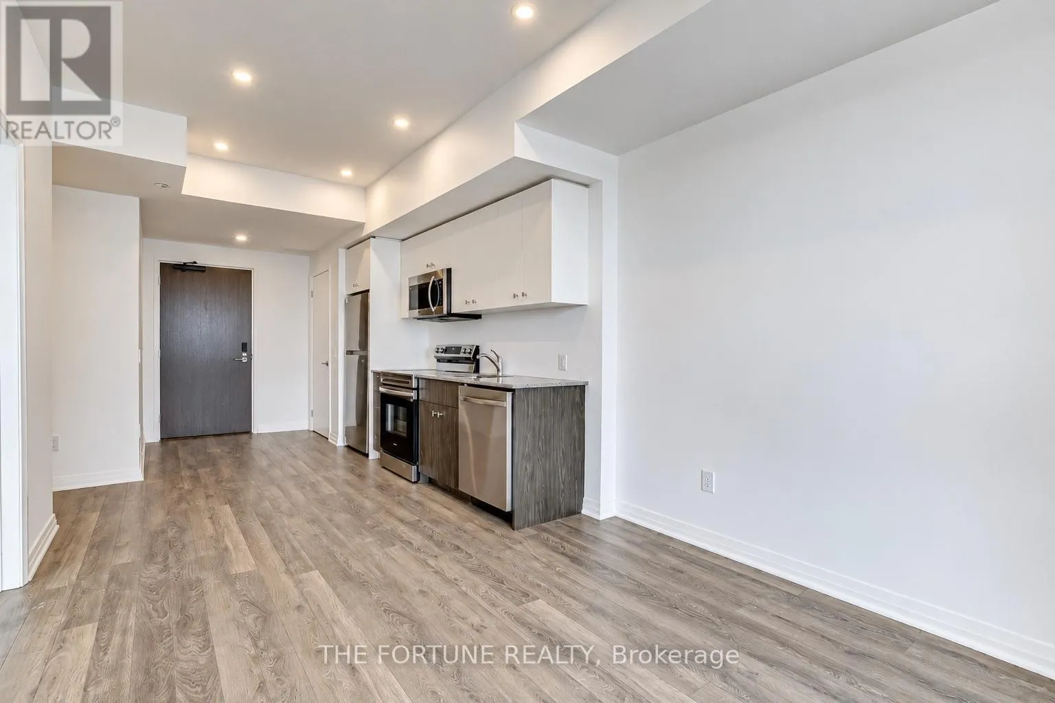 502 - 101 GOLDEN EAGLE ROAD