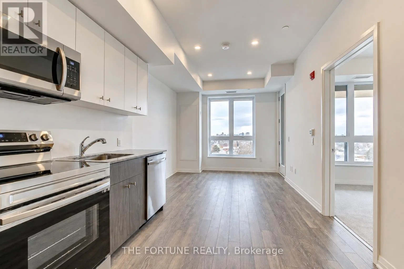 502 - 101 GOLDEN EAGLE ROAD