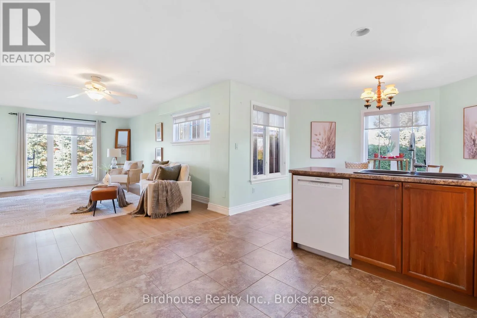 34 LORI BOULEVARD