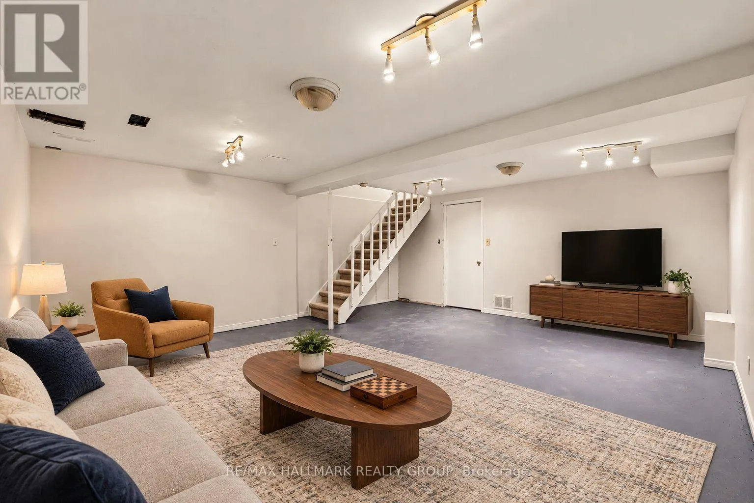 277 PICKFORD DRIVE