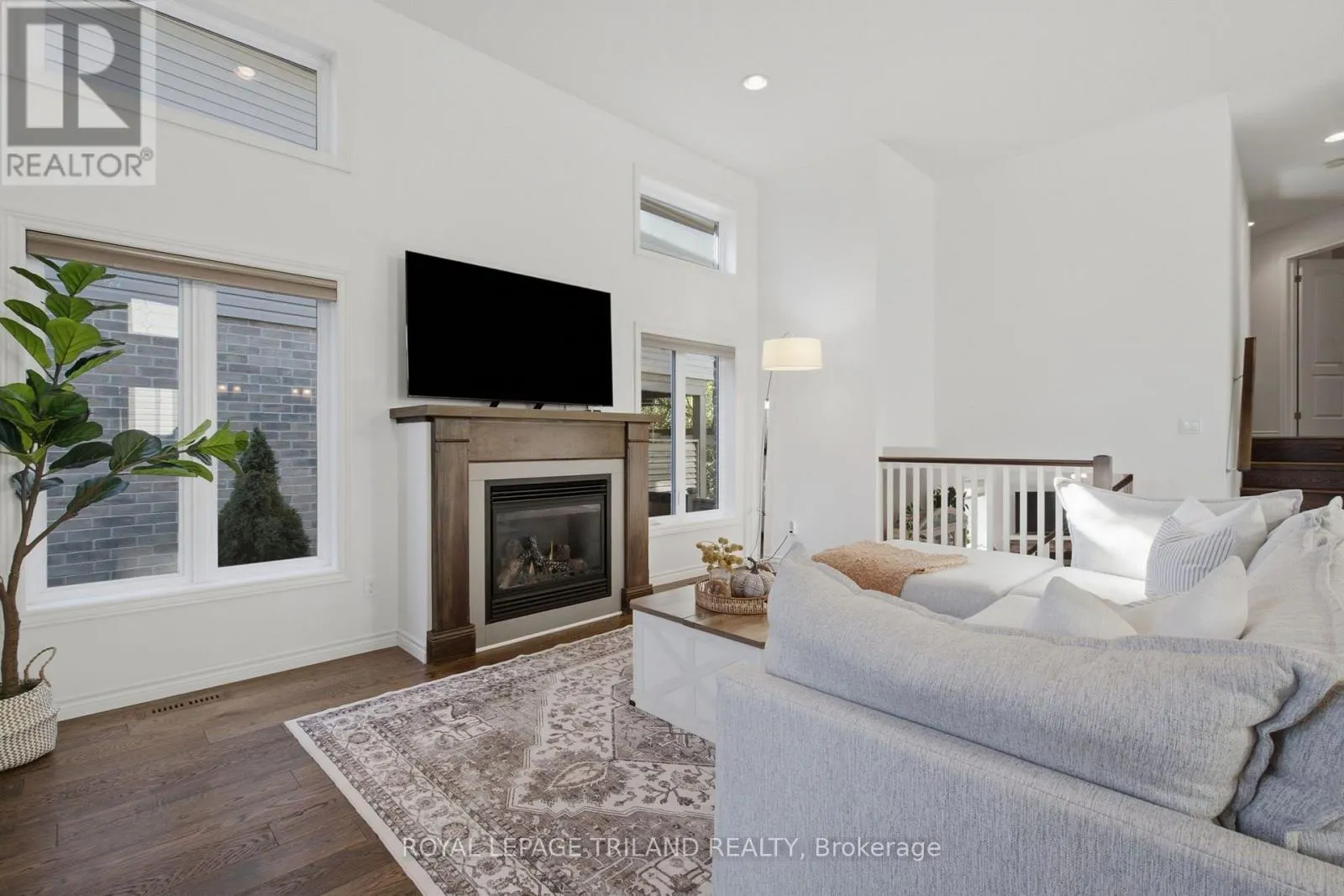 2039 SPRINGRIDGE DRIVE