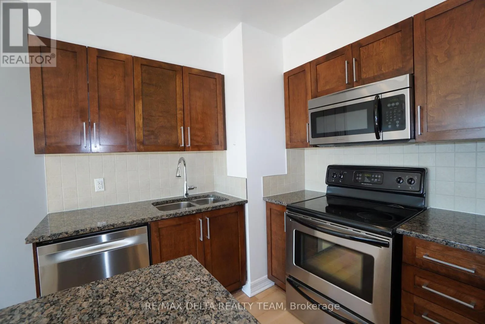 1213 - 200 BESSERER STREET