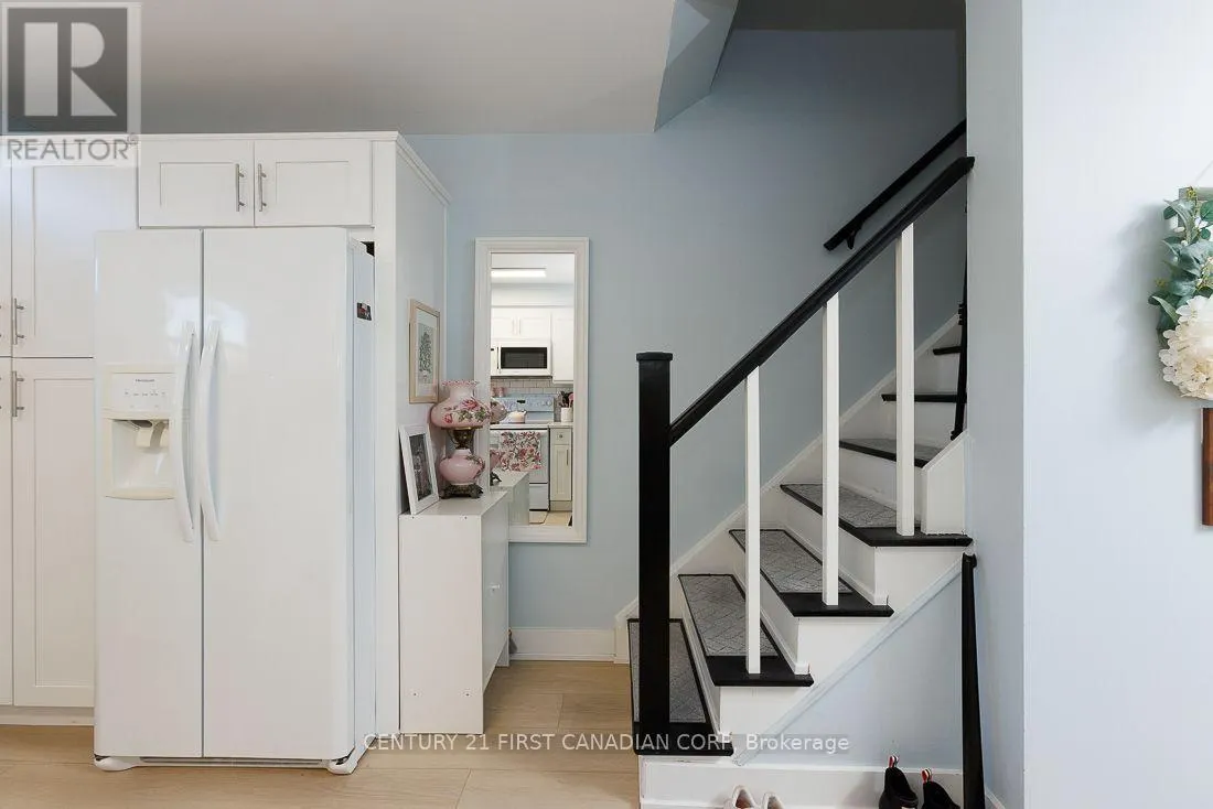 13 - 1104 SOUTHDALE ROAD E #13
