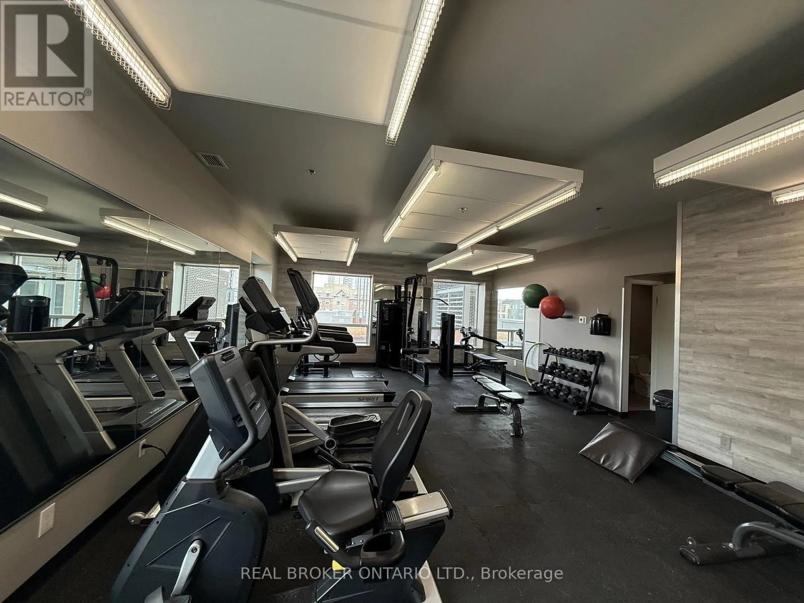 1202 - 318 SPRUCE STREET