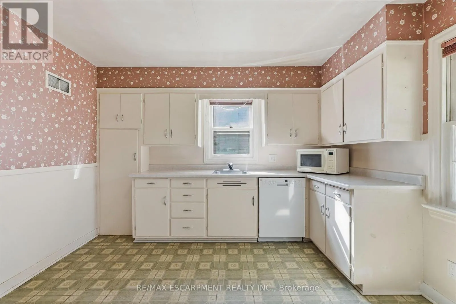 55 LAKEVIEW AVENUE