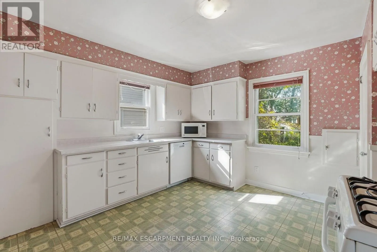 55 LAKEVIEW AVENUE