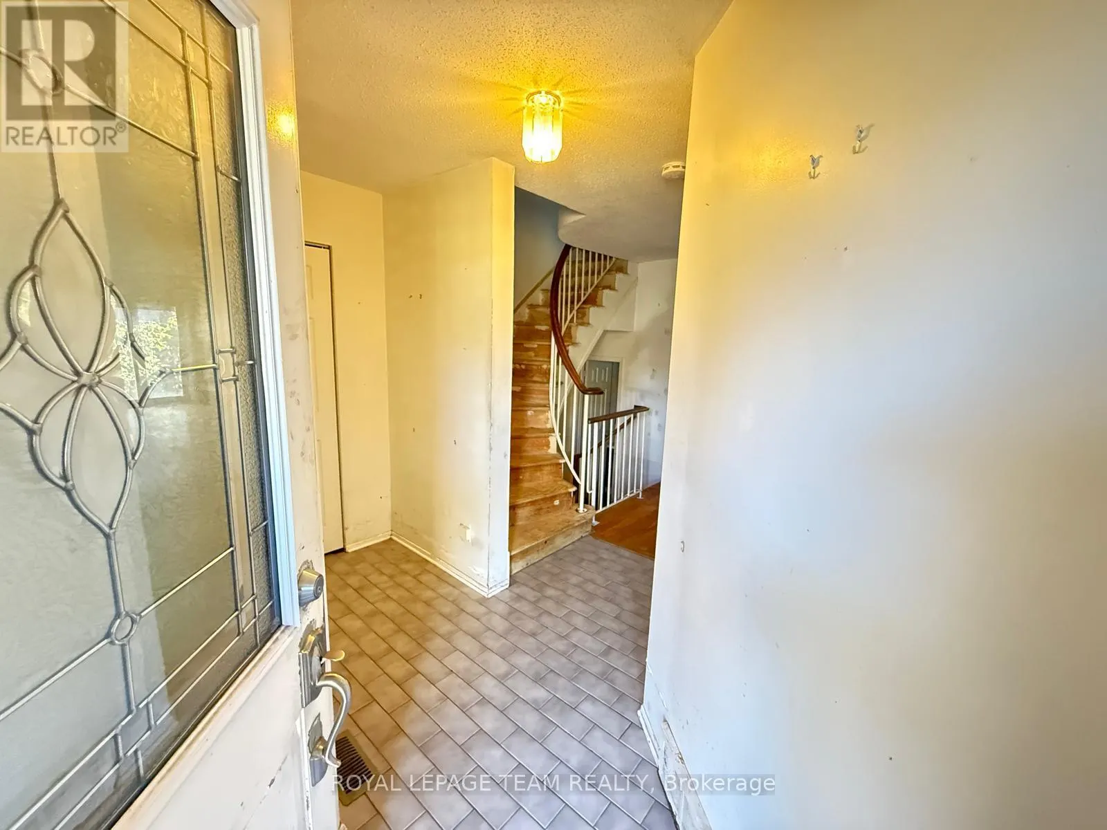 86 HUMMINGBIRD CRESCENT