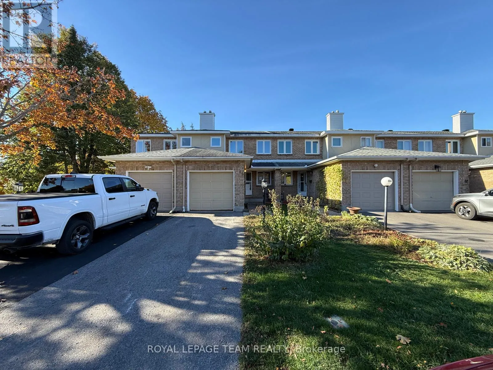 86 HUMMINGBIRD CRESCENT