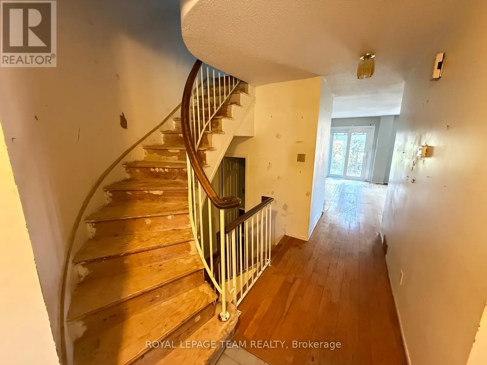 86 HUMMINGBIRD CRESCENT