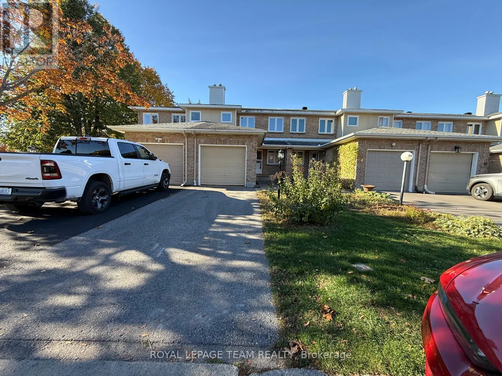 86 HUMMINGBIRD CRESCENT