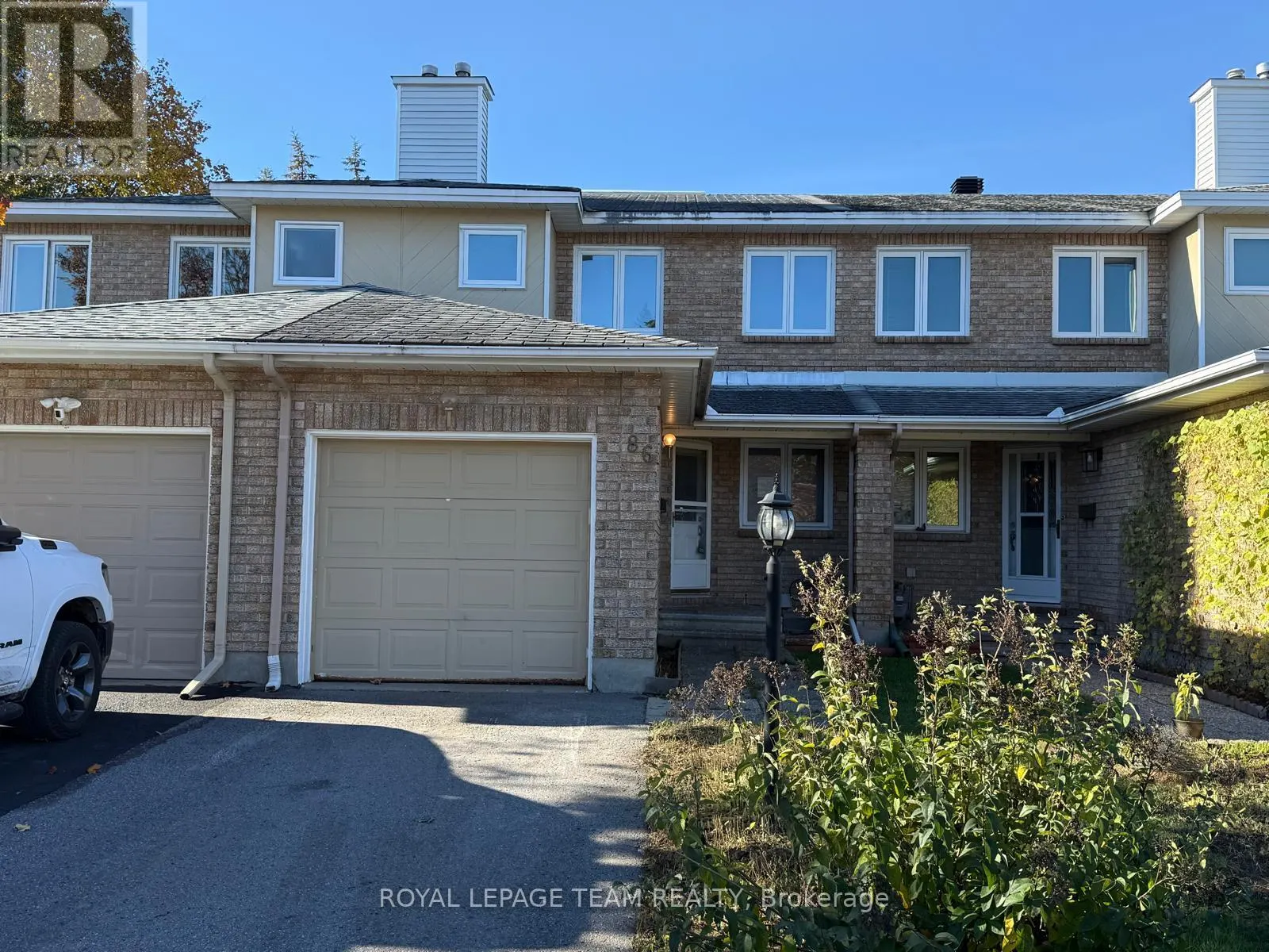86 HUMMINGBIRD CRESCENT