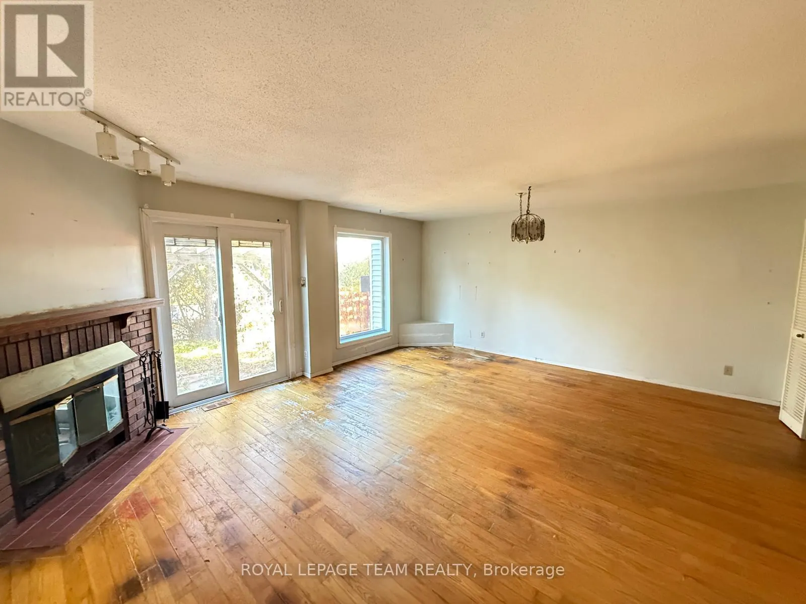 86 HUMMINGBIRD CRESCENT