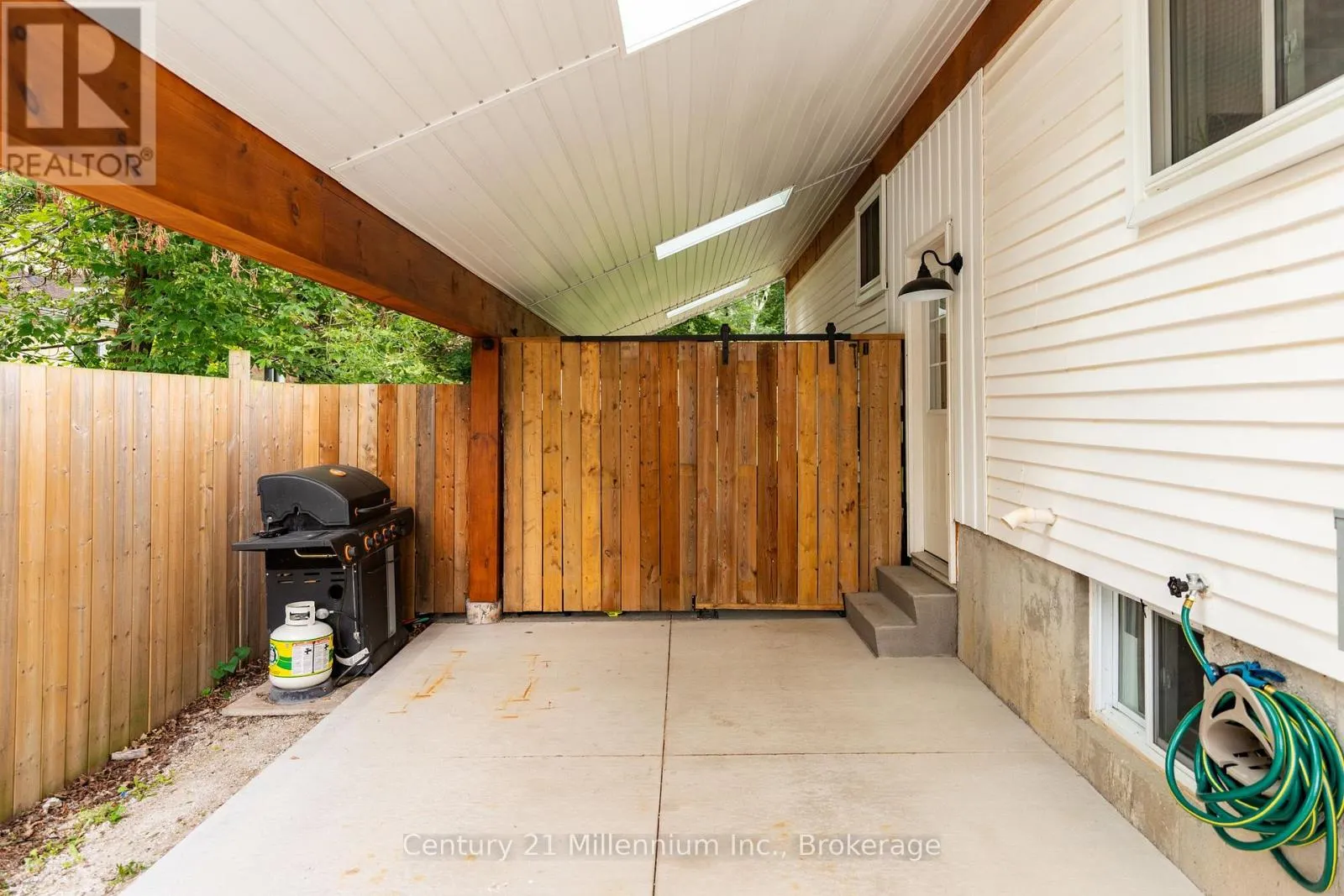 1512 5TH AVE A AVENUE W