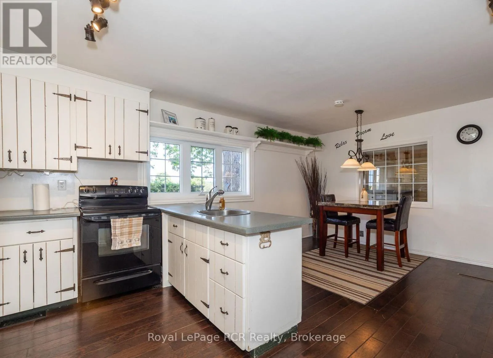 177569 GREY 18 ROAD