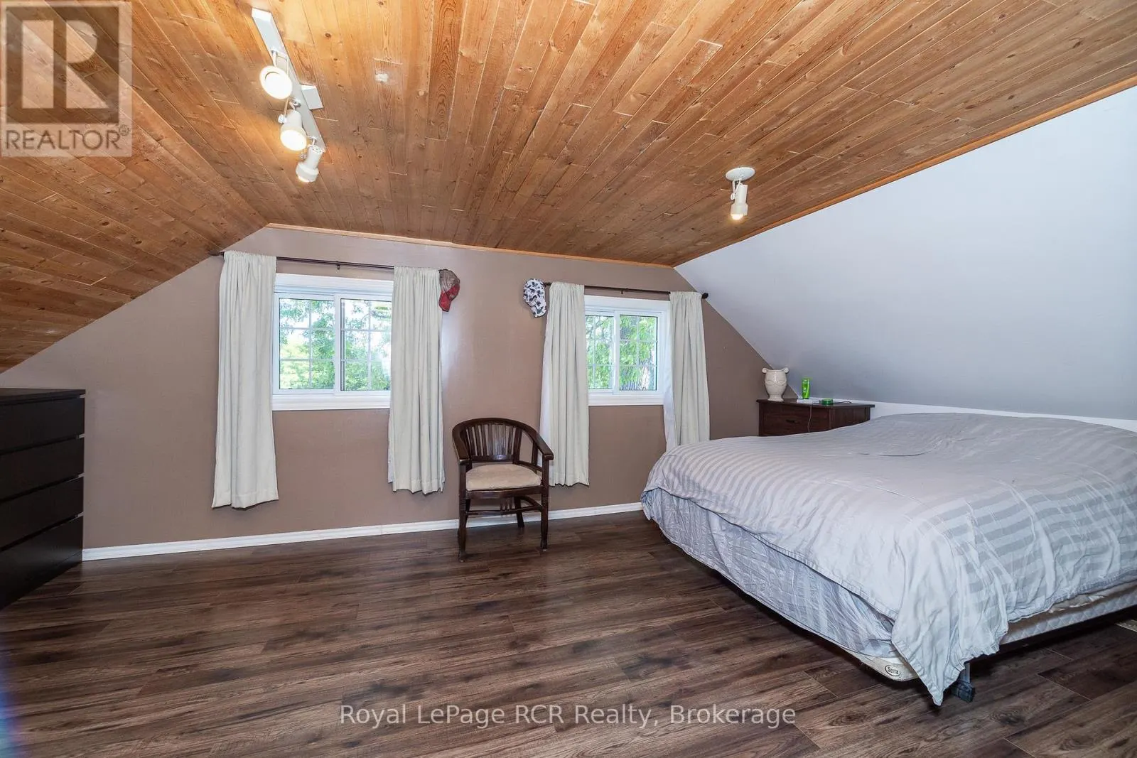 177569 GREY 18 ROAD