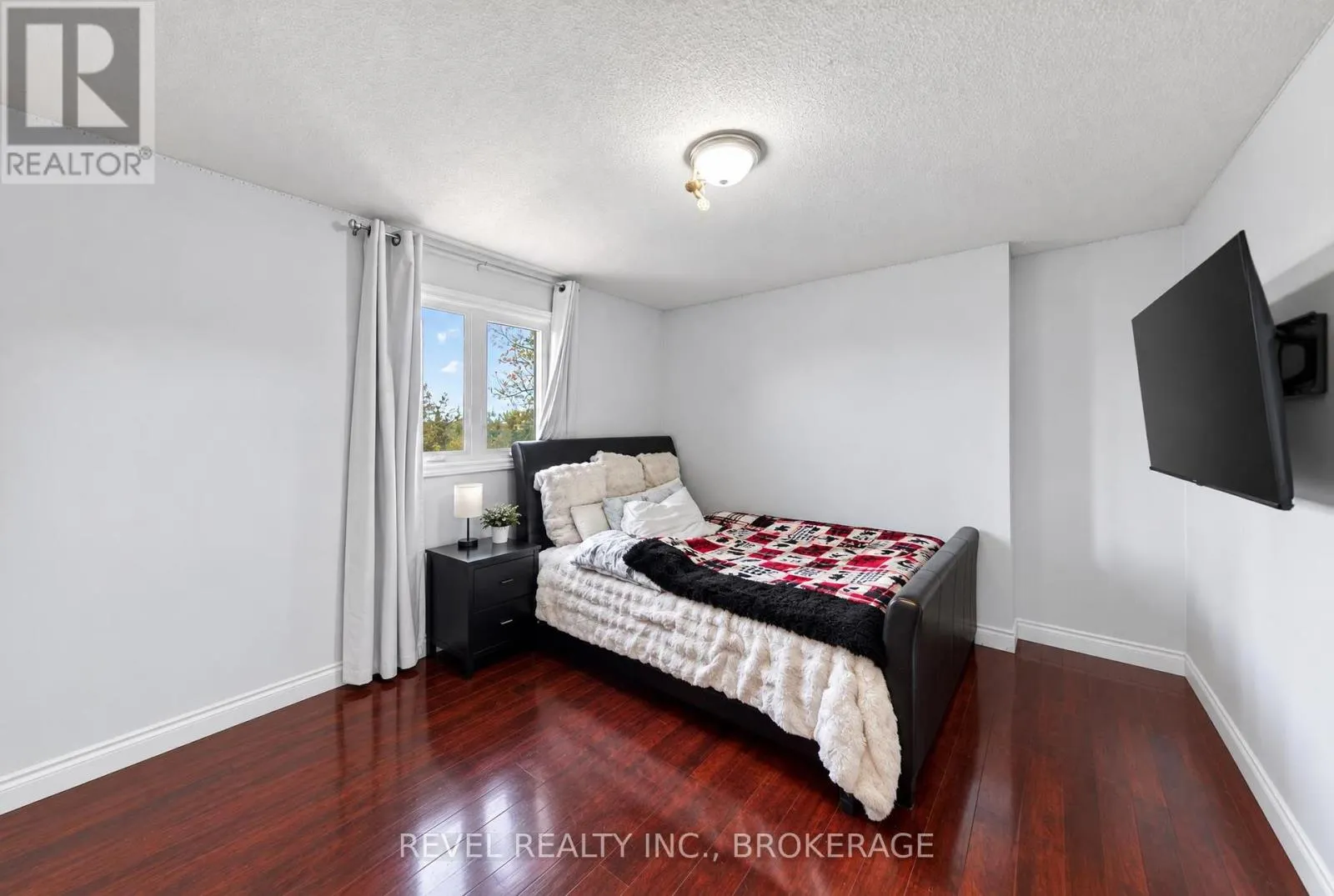3321 SILVERWOOD DRIVE