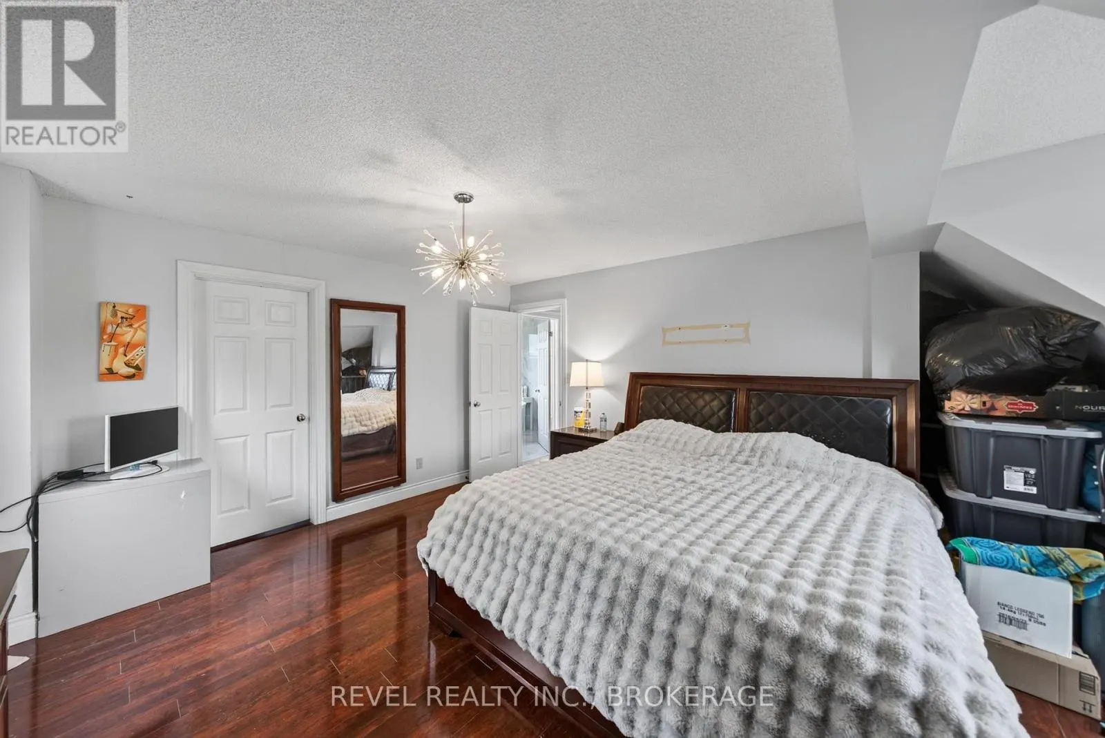 3321 SILVERWOOD DRIVE