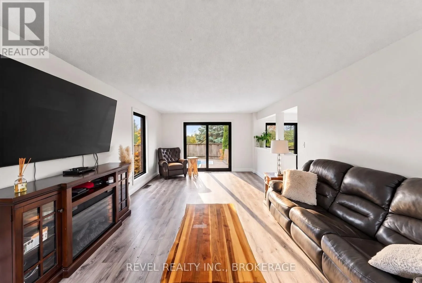 3321 SILVERWOOD DRIVE