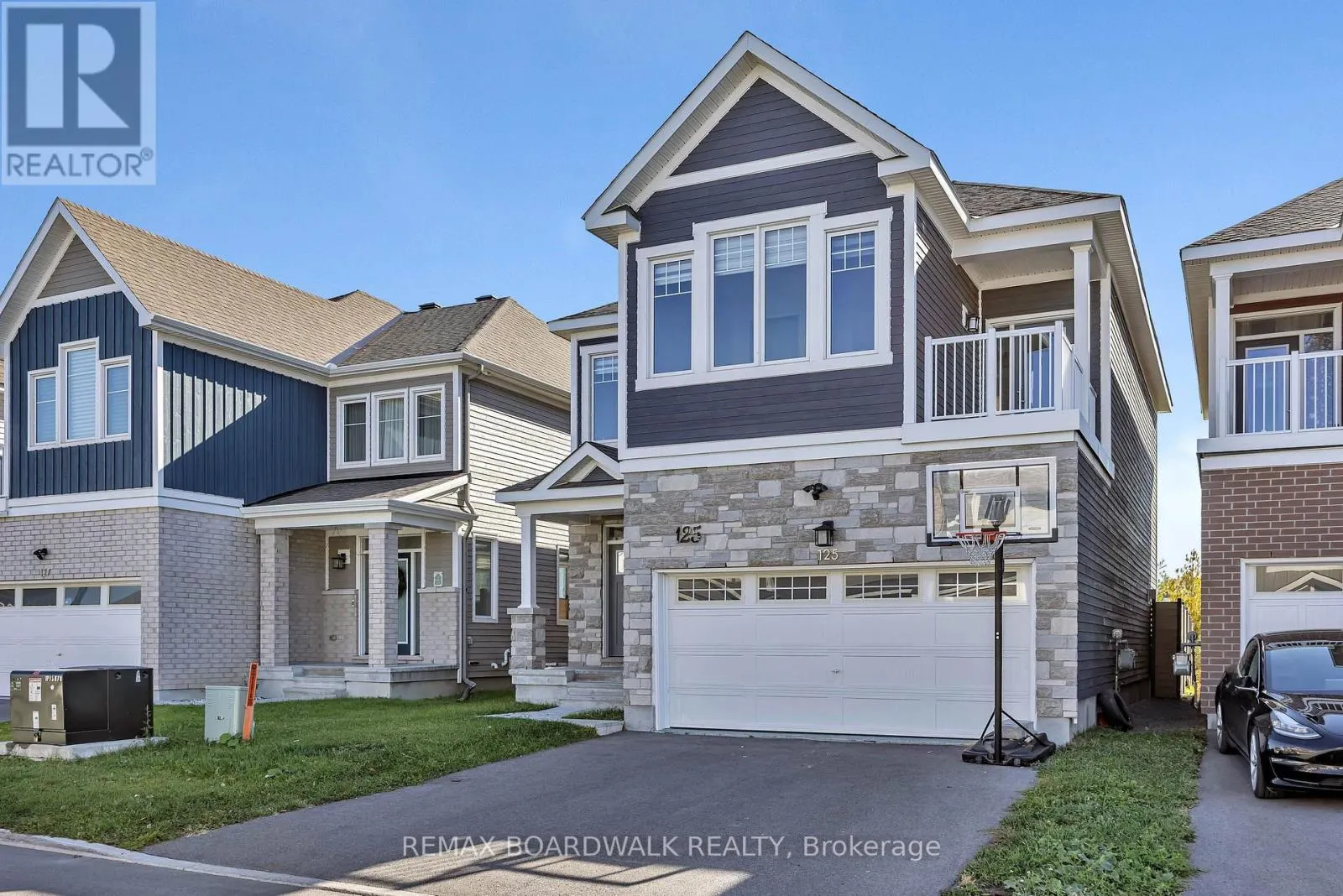 125 HACKAMORE CRESCENT