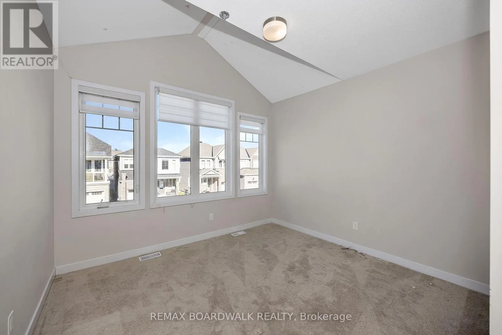 125 HACKAMORE CRESCENT