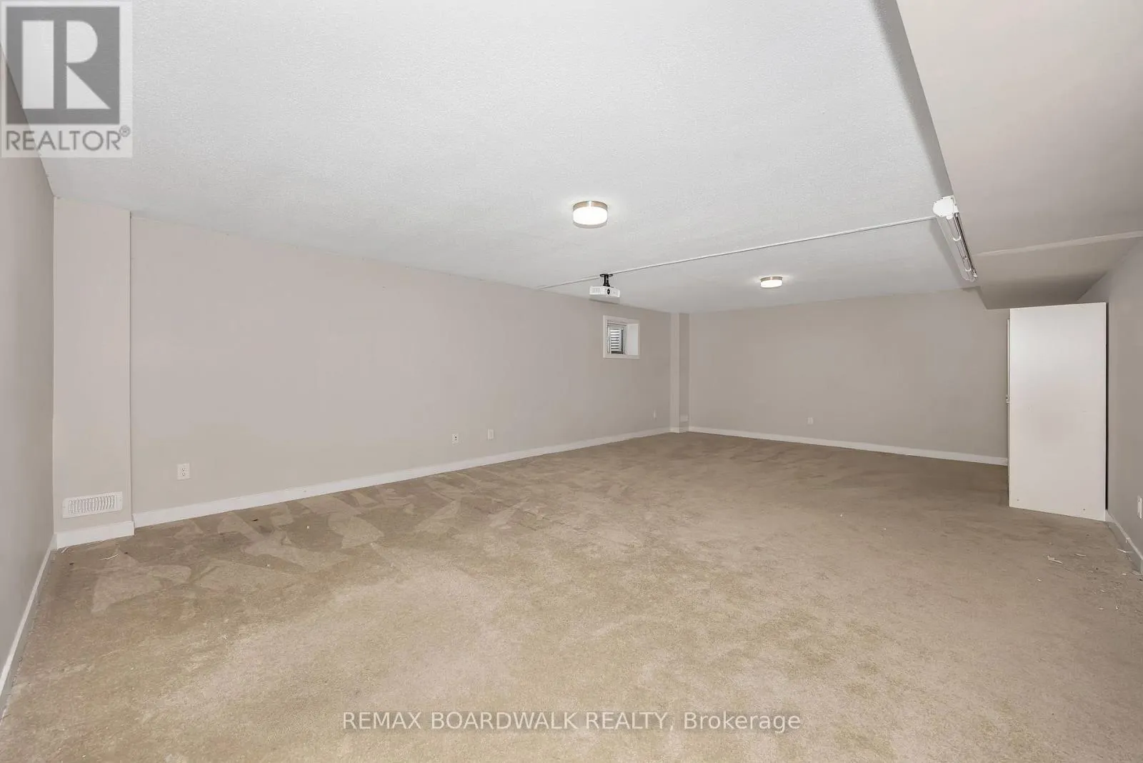 125 HACKAMORE CRESCENT