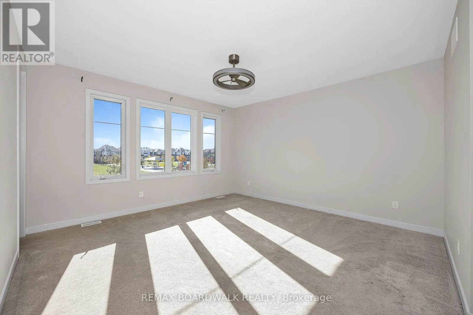125 HACKAMORE CRESCENT