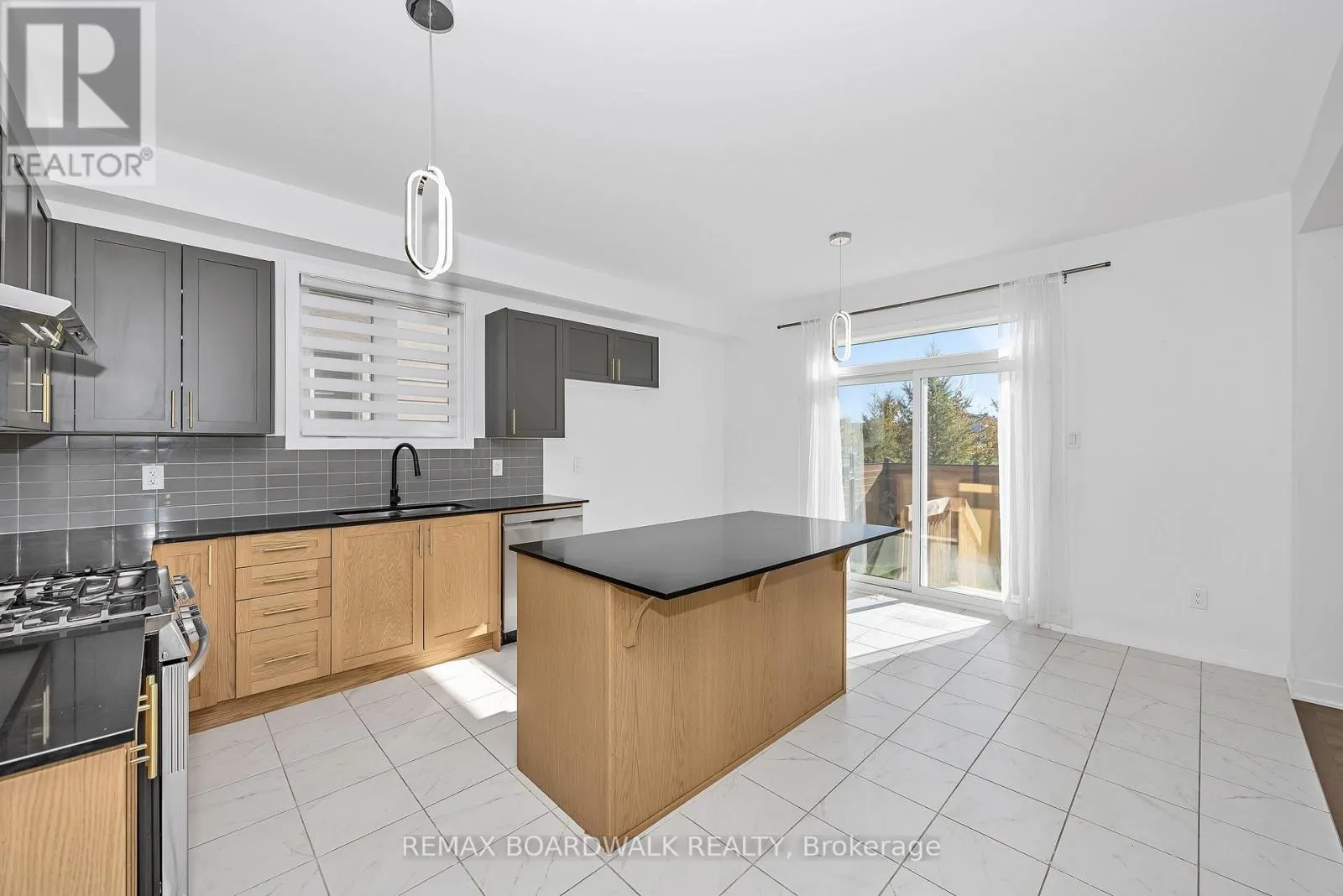 125 HACKAMORE CRESCENT
