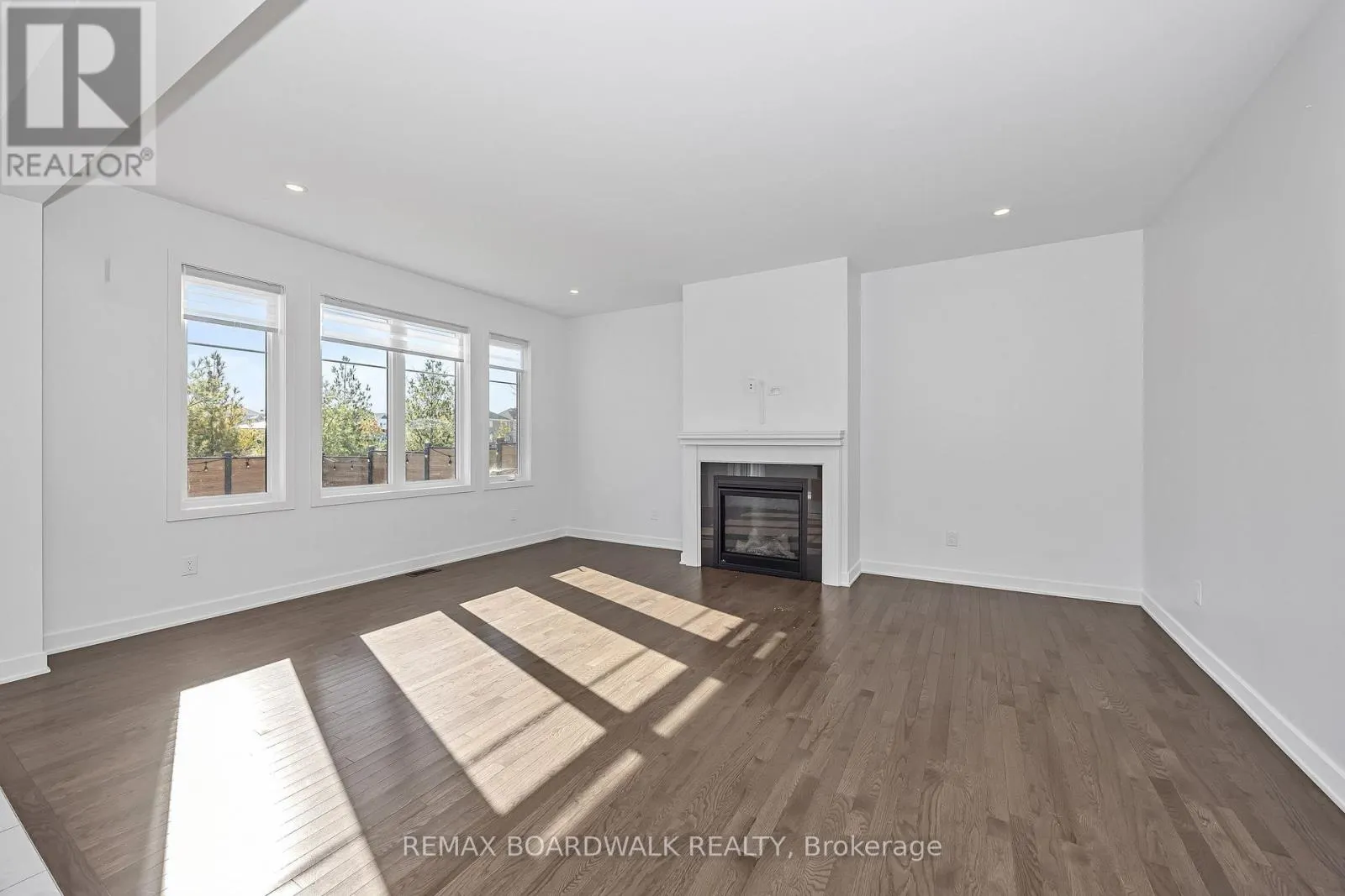 125 HACKAMORE CRESCENT