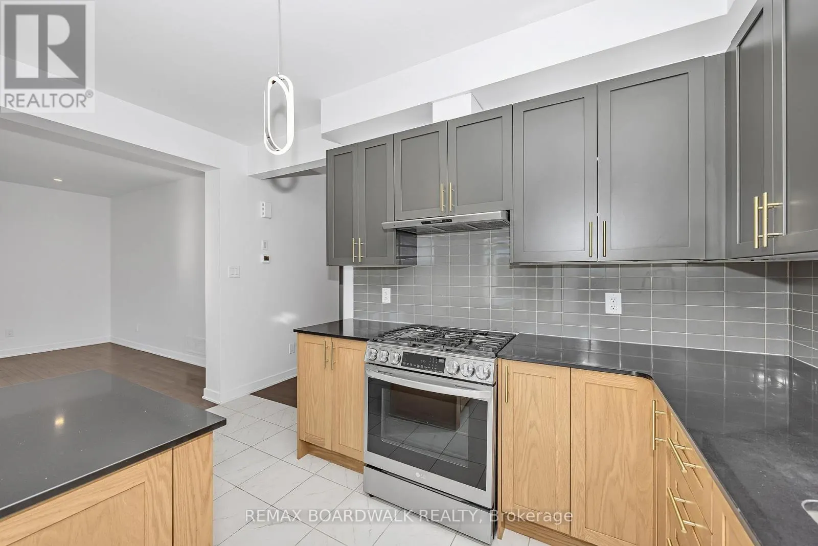 125 HACKAMORE CRESCENT