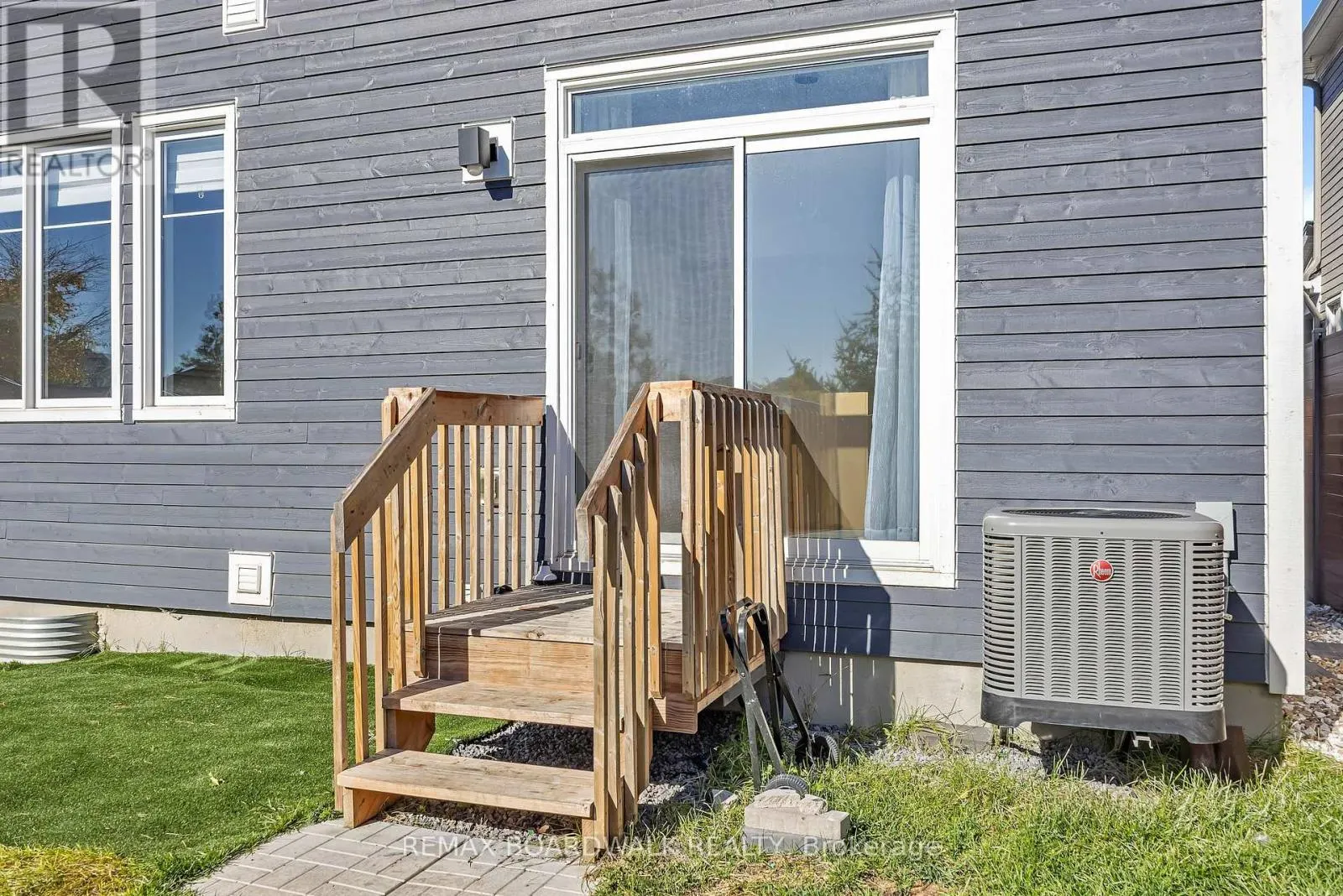 125 HACKAMORE CRESCENT