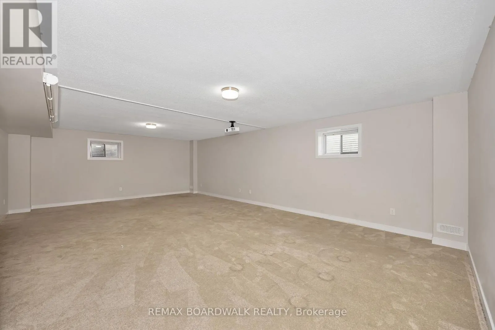 125 HACKAMORE CRESCENT