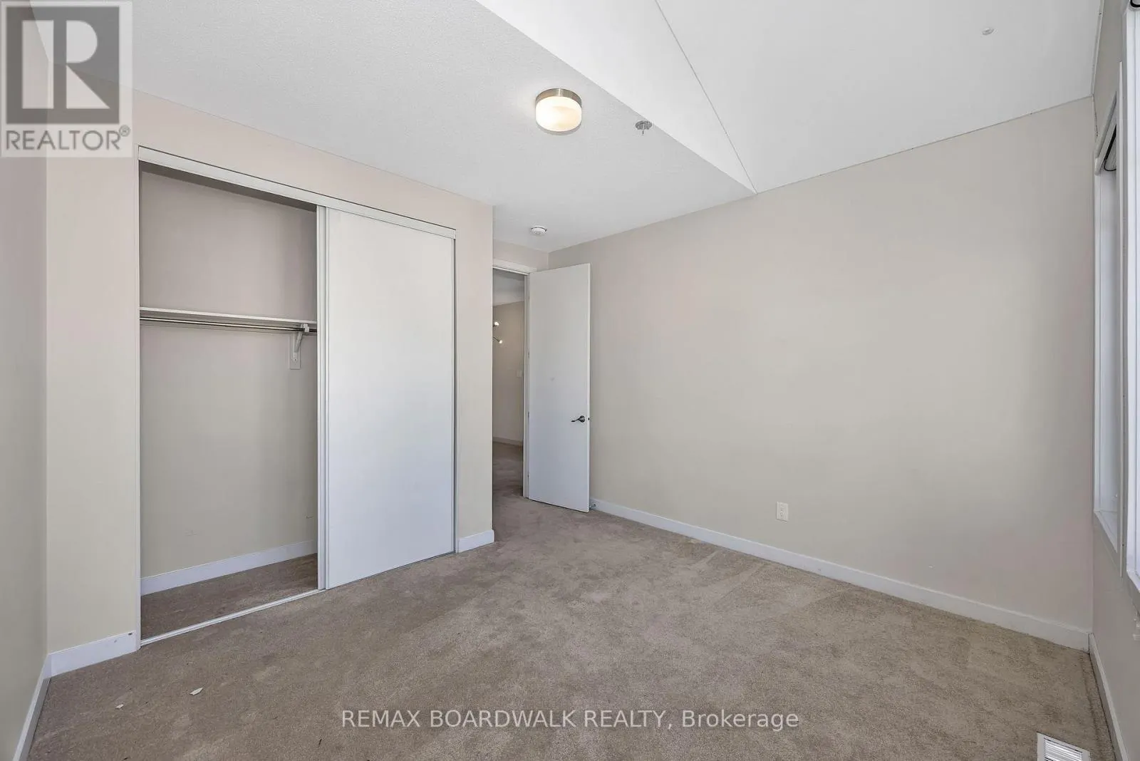 125 HACKAMORE CRESCENT