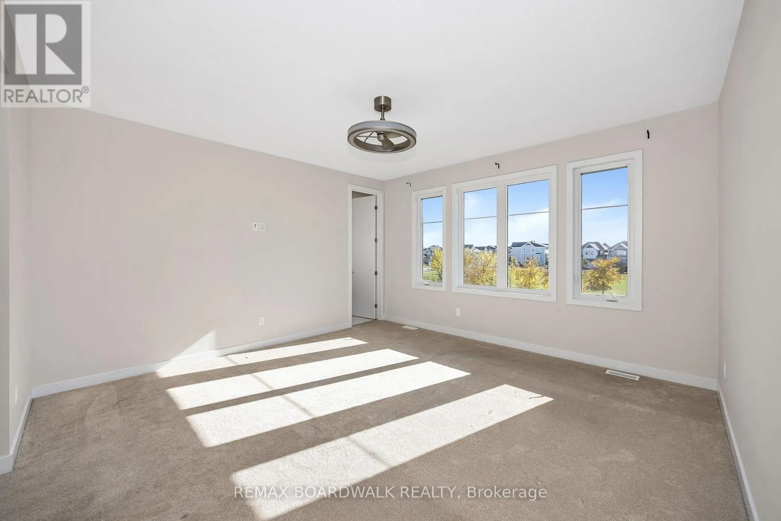 125 HACKAMORE CRESCENT