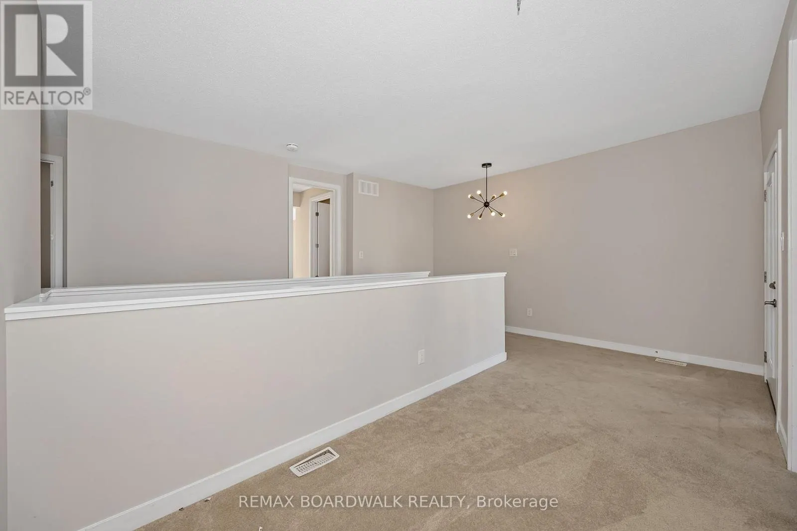 125 HACKAMORE CRESCENT