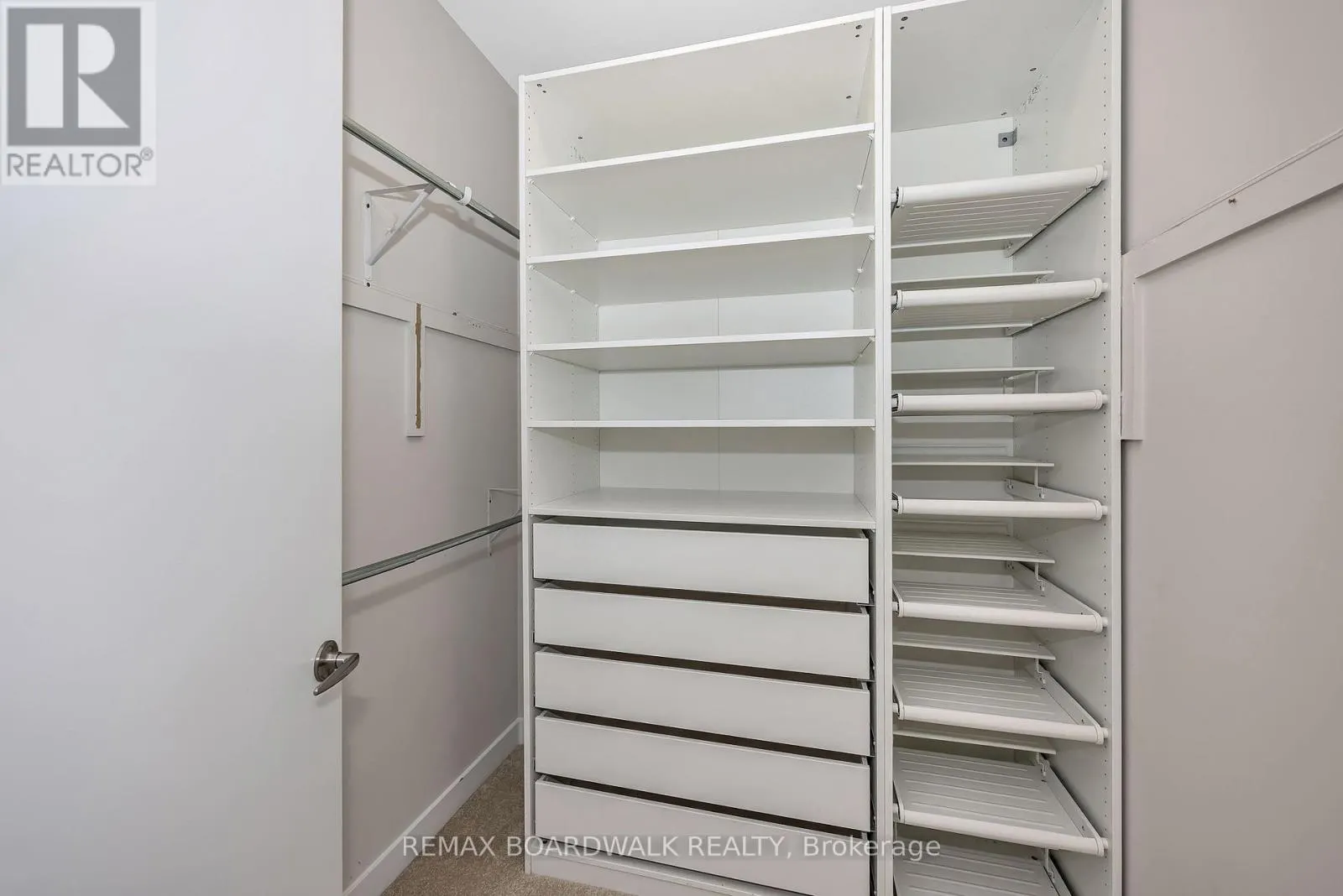 125 HACKAMORE CRESCENT