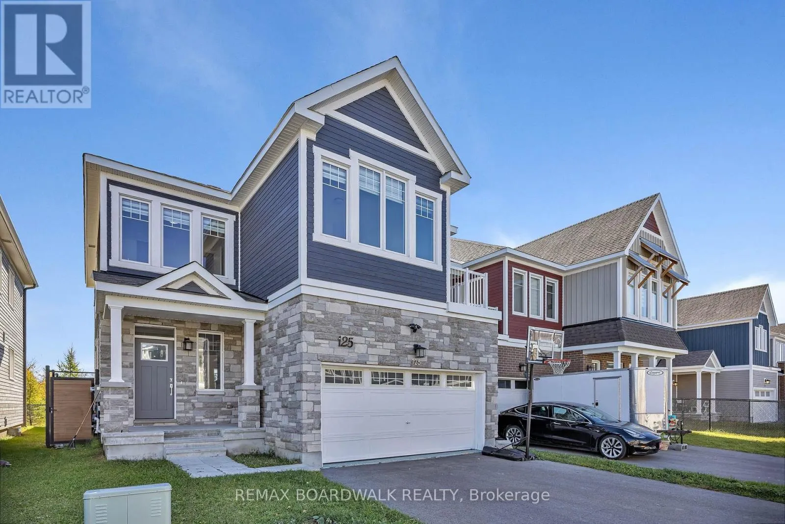 125 HACKAMORE CRESCENT