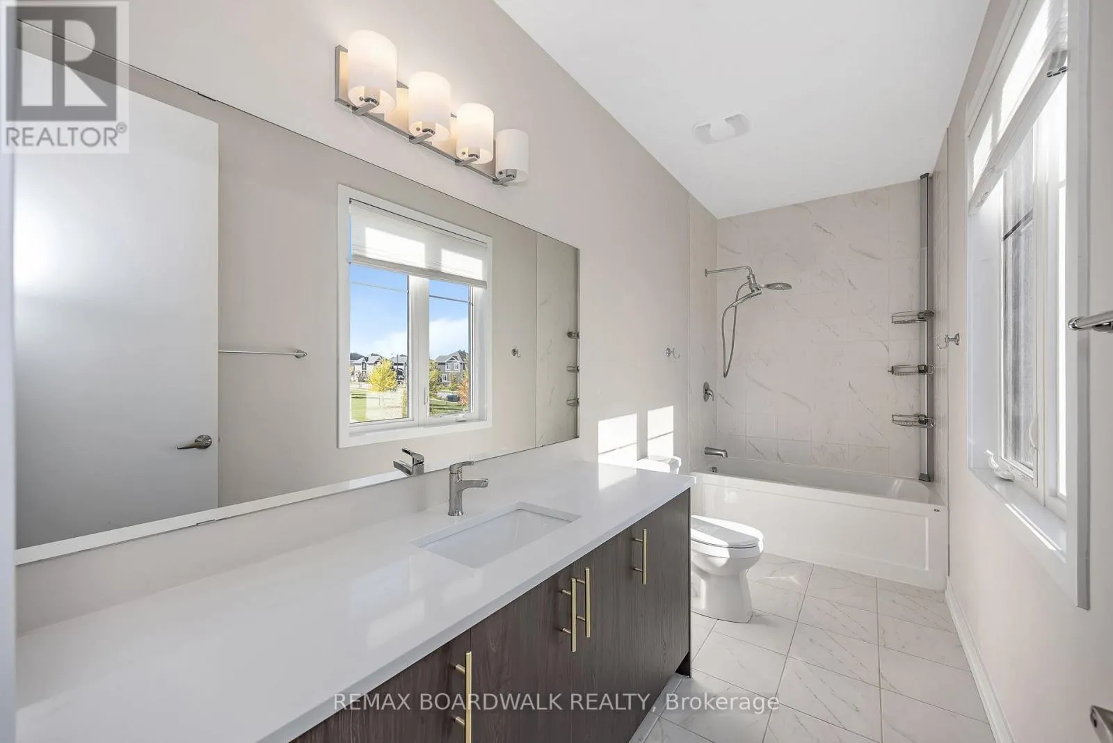 125 HACKAMORE CRESCENT