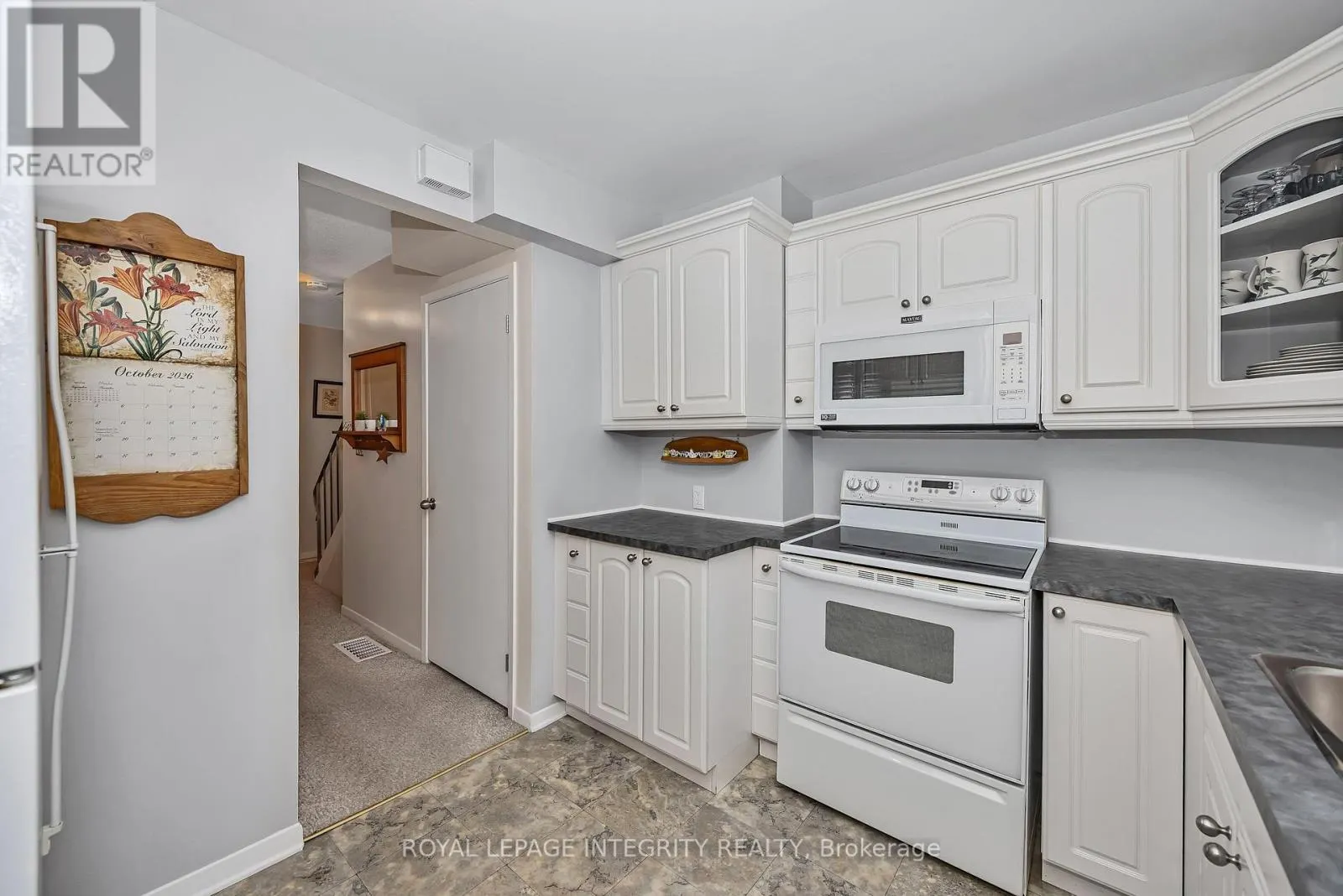 262 EDWARD STREET S