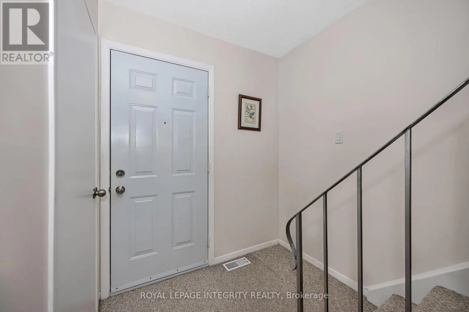 262 EDWARD STREET S