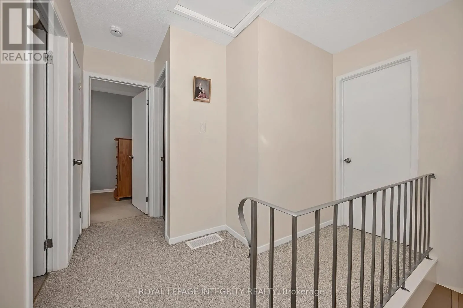 262 EDWARD STREET S