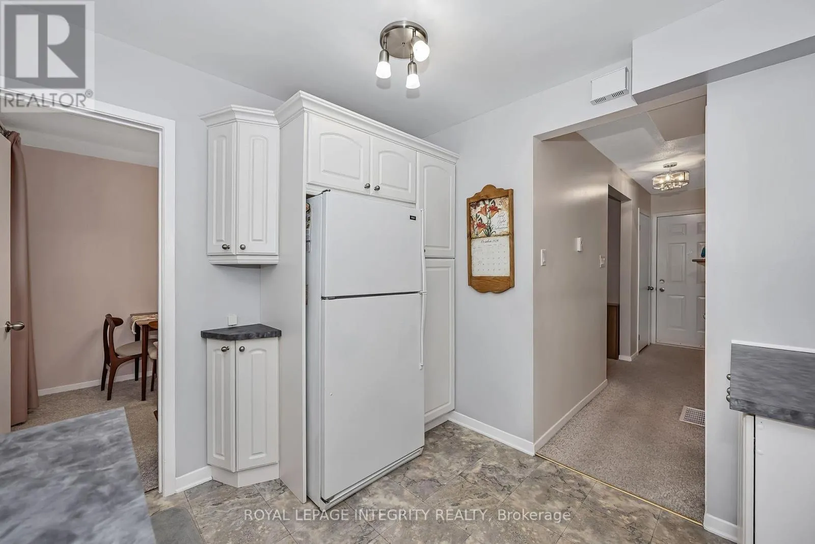 262 EDWARD STREET S