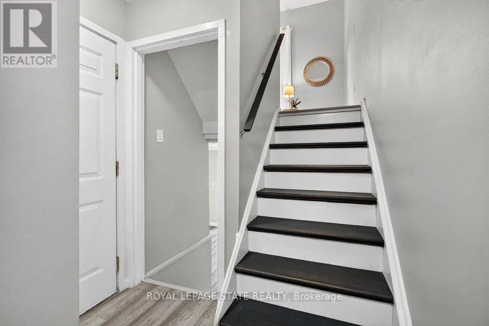 6 - 21 ROSEDALE COURT
