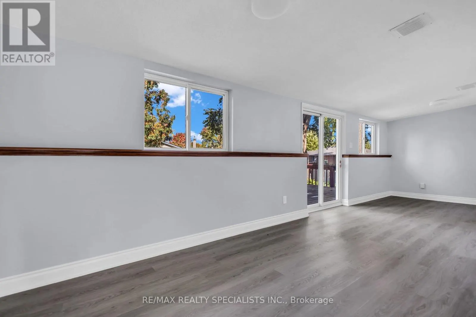 27 TOULON CRESCENT